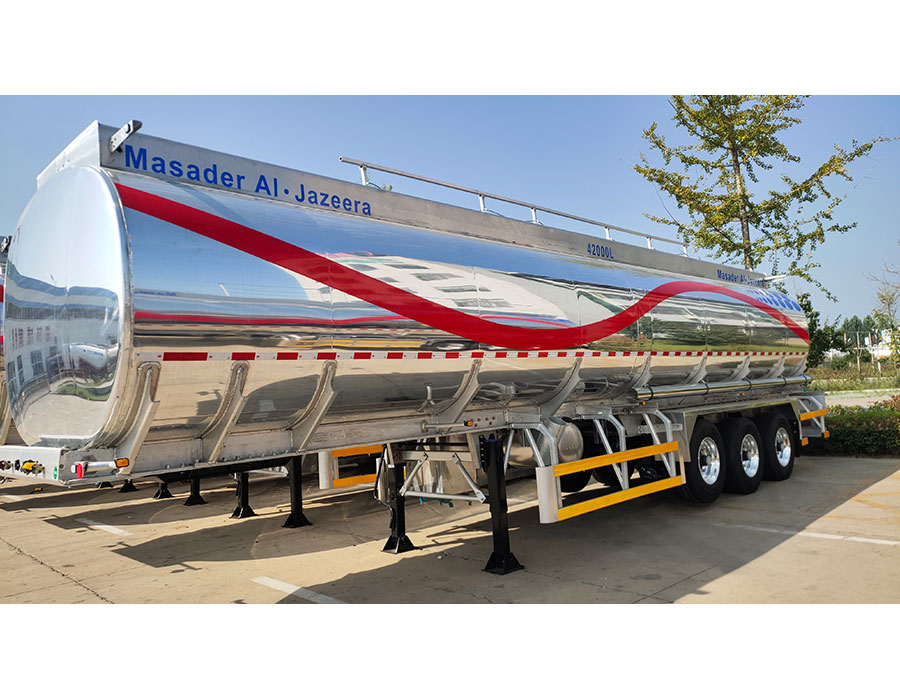 Mirror polished aluminium fuel tank semi trailer 